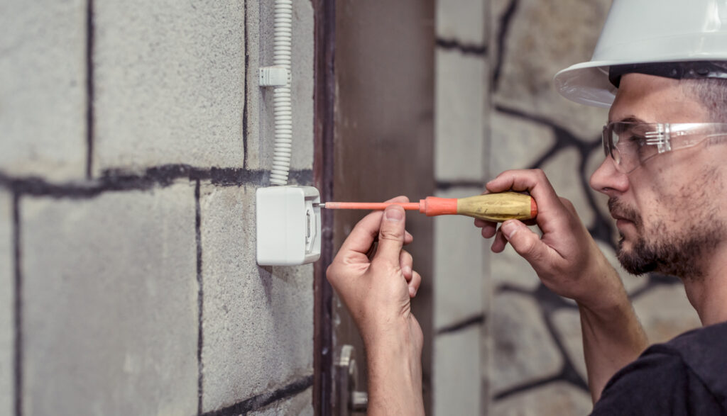 Electrician in Lauderhill